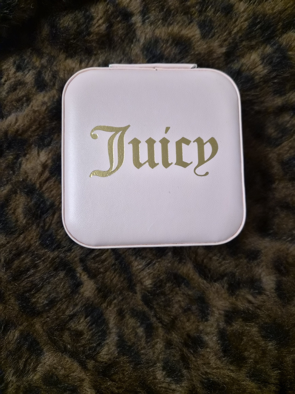 NWOT Juicy Couture Pink Compact Case by Juicy Couture